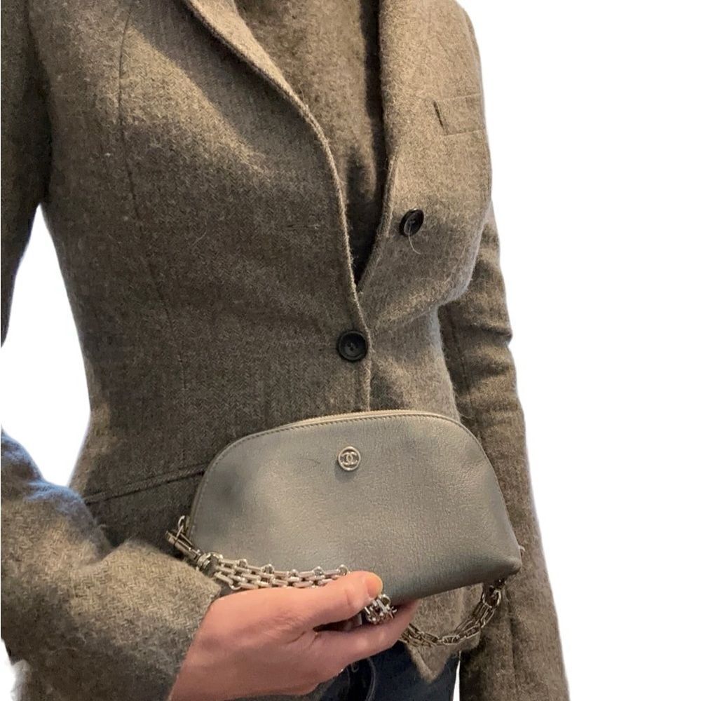 Gucci leather silver pouch - Picture 7 of 16